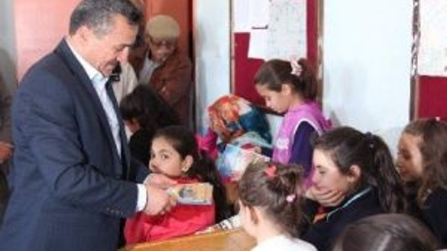 Seydişehir Belediyesi’nden Kitap Dağıtımı