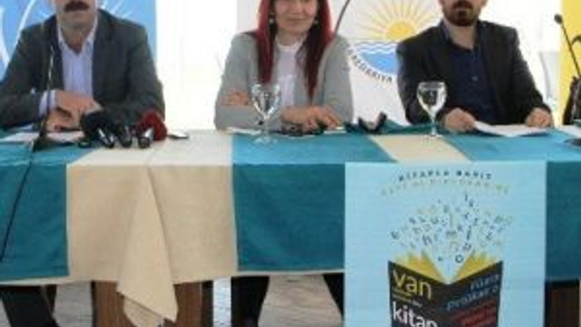 Van’da ‘Kitapla Barış’ Fuarı
