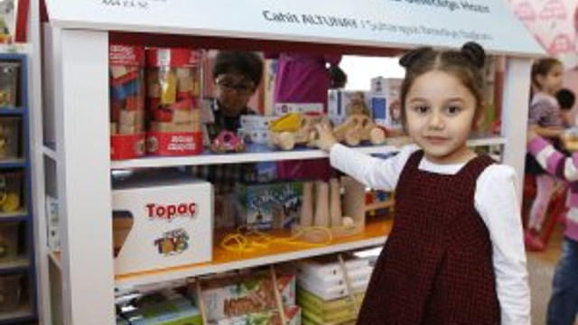 Tüm Anaokullarına Oyuncak Kütüphanesi
