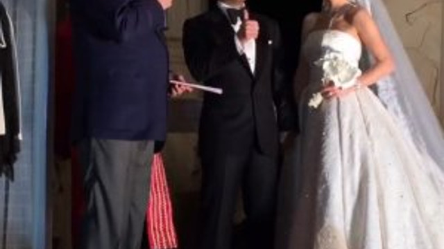 Bakanlar Ebru Gündeş'in sahnesini terk mi etti ?