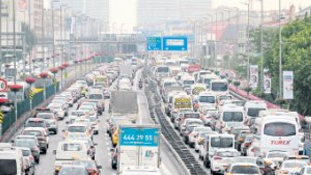 15 dakikalık yol 65 dakikada gidiliyor