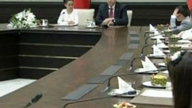 Erdoğan'a soru sorarken ağladı !