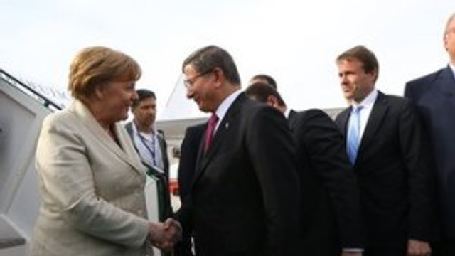 Davutoğlu ile Merkel buluştu !