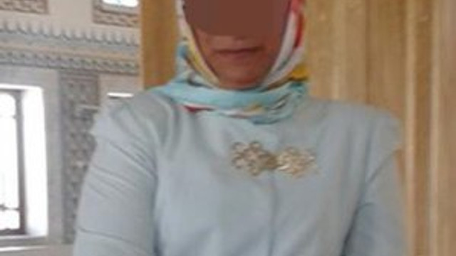 AK Partili kadın başkana bikinili fotoğrafla aşk tuzağı
