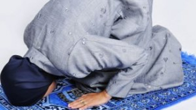 Diyanet'ten ''dar pantolonla namaz'' fetvası