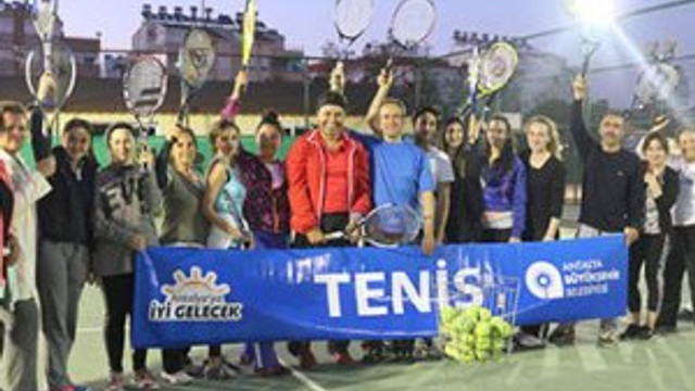 Büyükşehir'den ücretsiz tenis kursları