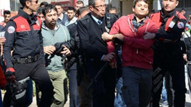 Öğrencilere bıçaklı saldırı: 4 yaralı