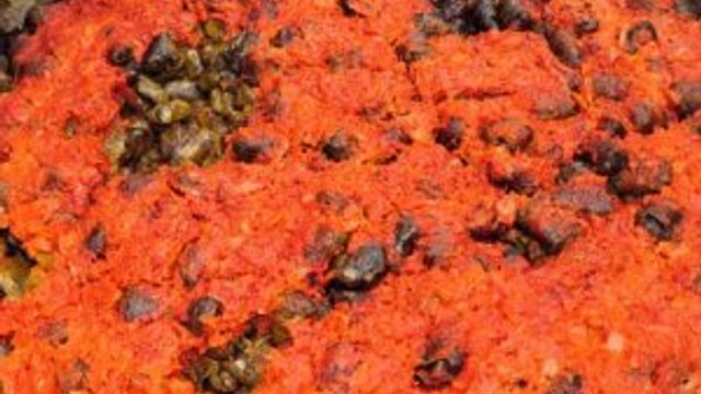 Kent nüfusu kadar yaprak sarma sardılar !