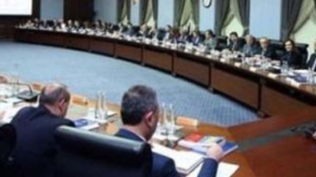 AK Parti'de Davutoğlu krizi