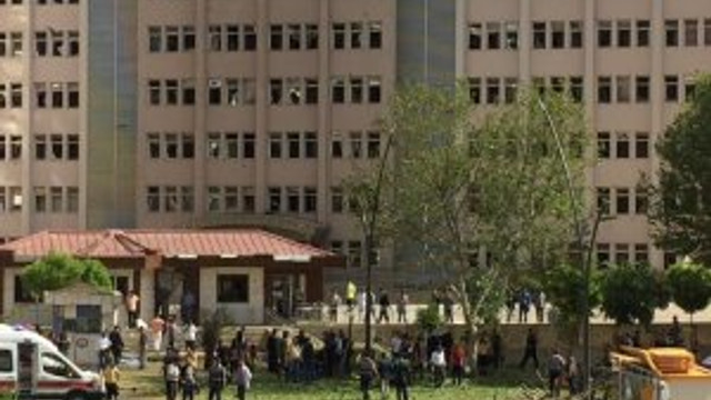 Gaziantep'te Emniyet'e bombalı saldırı: 2 şehit, 22 yaralı