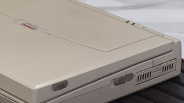 25 yıldır kimse o laptopun fişini çekmiyor !