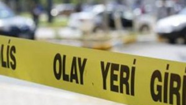 Annesini defalarca bıçakladı !