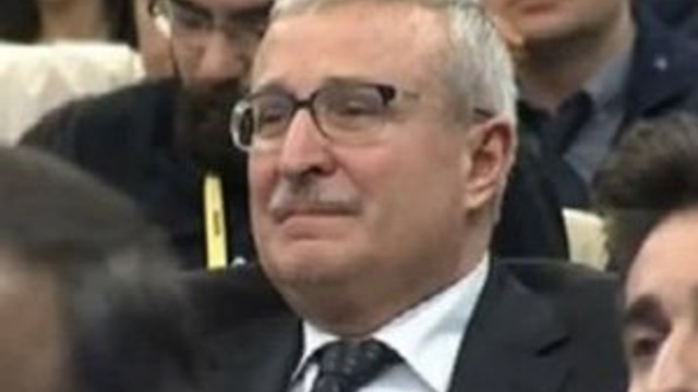 Davutoğlu konuşurken gözyaşı döktüler