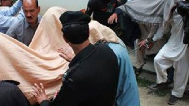 16 yaşındaki kızı diri diri yaktılar !
