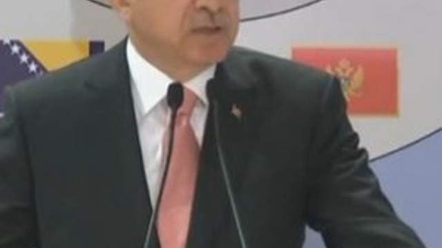 Erdoğan resti çekti: ''Hiç kimse Türkiye gibi yapmıyor''