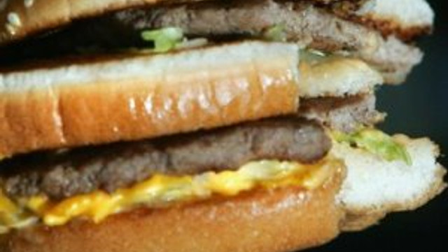 Fast food'un içinden fare çıktı !
