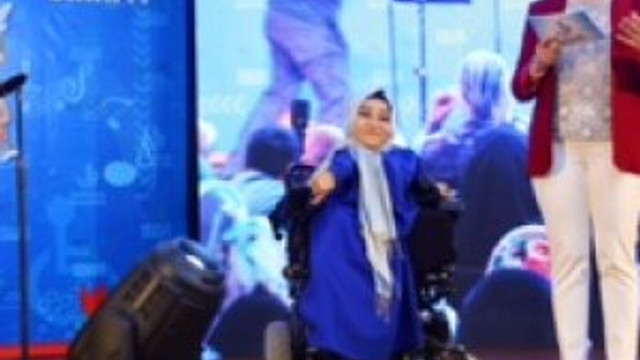Ünlü isimler Engelli Şair Senem’in Şiirlerini seslendirdi