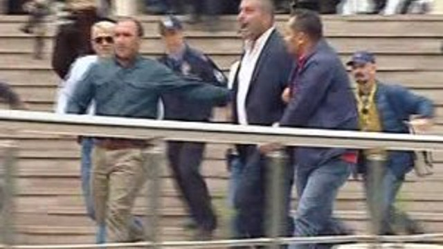 Şehit cenazesinde CHP'li vekil protesto edildi !