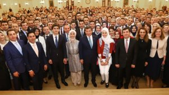 Davutoğlu ekibine veda etti !