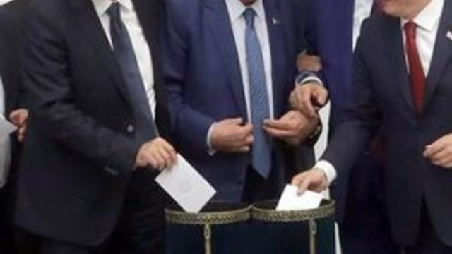 Davutoğlu önceki soyadını ilk kez açıkladı