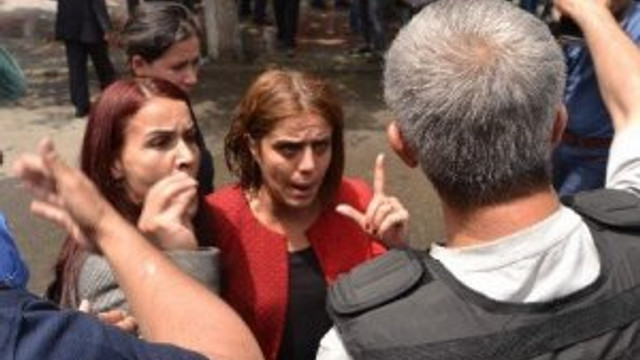 Polis HDP'lilerin gösterisine müdahale etti