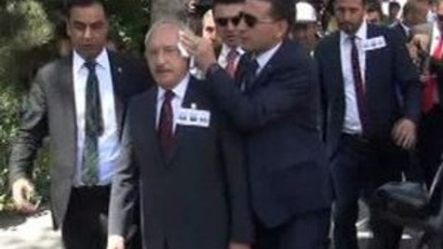 Kılıçdaroğlu'na yumurta fırlatan eylemci yakalandı