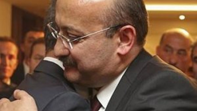 Yalçın Akdoğan görevi devretti