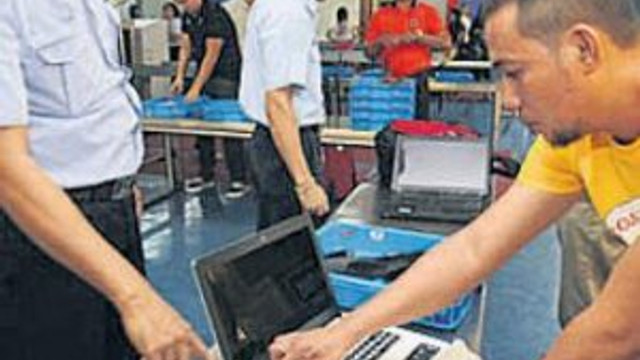 Dizüstü bilgisayarla uçağa binenler dikkat