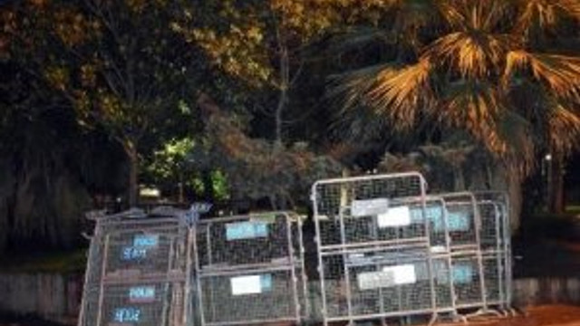 Gezi Parkı'na polis bariyerleri getirildi