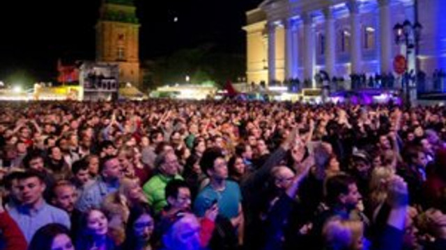 Konserde 18 kadına toplu taciz rezaleti !