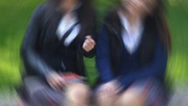Liseli 3 kız çıplak fotoğraflı şantajdan tutuklandı