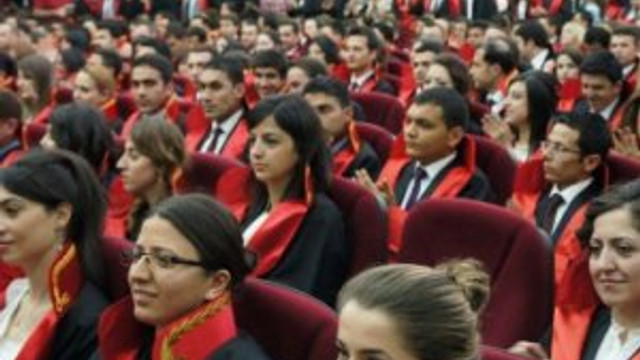 Yüzlerce hakim ve savcının yeri değişti !