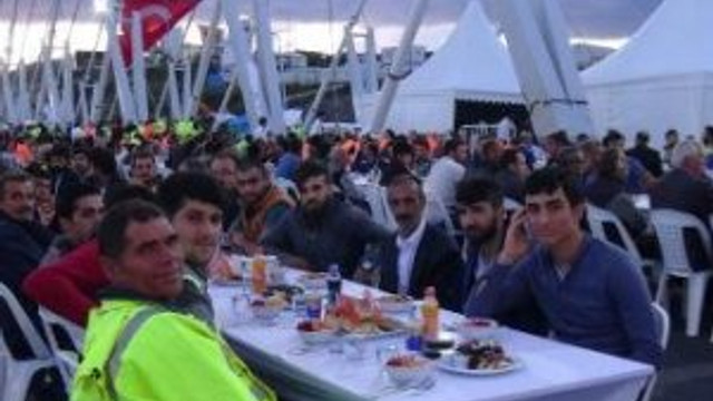 Ulaştırma Bakanı 3. Köprü'de işçilerle iftar yaptı !
