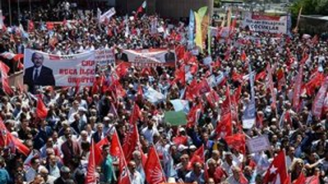 Binlerce CHP'li parti genel merkezinde