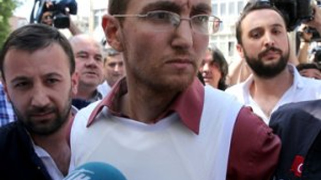 Atalay Filiz'i terleten soru ! Tikleri ortaya çıktı