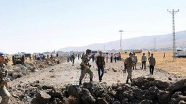 Hakkari'de bombalı tuzak: 3 asker yaralı