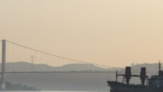 Rus kargo gemisinde kamufulajlı asker