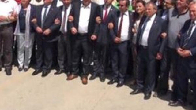 CHP'li 24 vekil o müdürü protesto etti