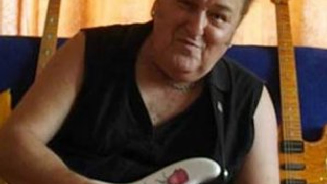 Ünlü gitarist hayatını kaybetti