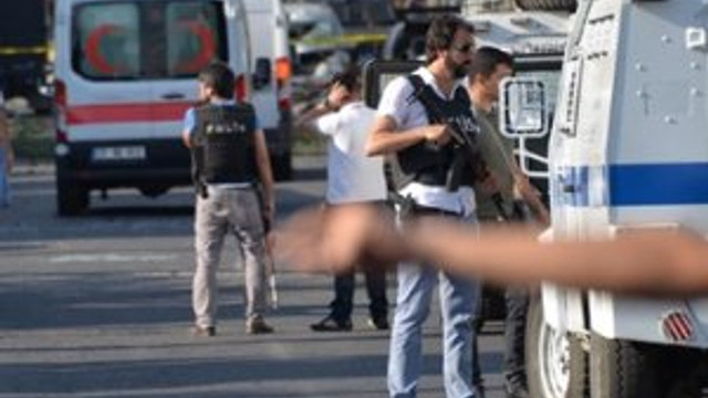 POLİS ARACINA BOMBALI VE SİLAHLI SALDIRI