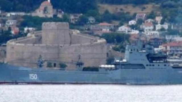 Rus savaş gemisi Boğaz'dan geçti !