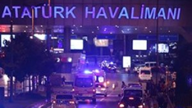 Atatürk Havalimanı'ndaki yolcular tahliye edildi