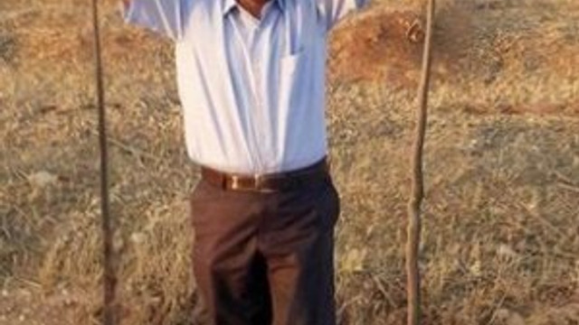 Yılanları öldürüp poz verdi !