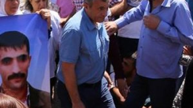 Belediye Başkanı öldürülen teröristin cenazesinde !