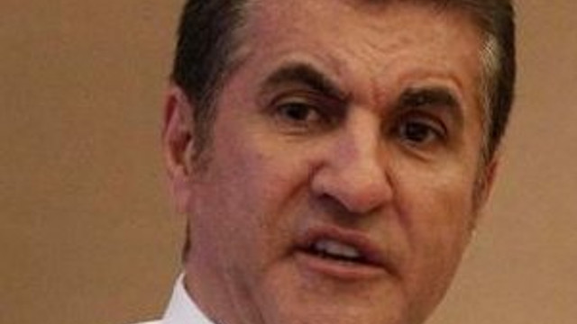 Mustafa Sarıgül uçakta rahatsızlanıp, hastaneye kaldırıldı
