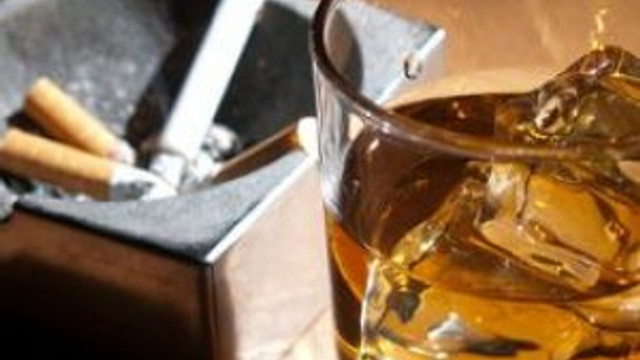 Alkol ve sigara gözleri bitiriyor