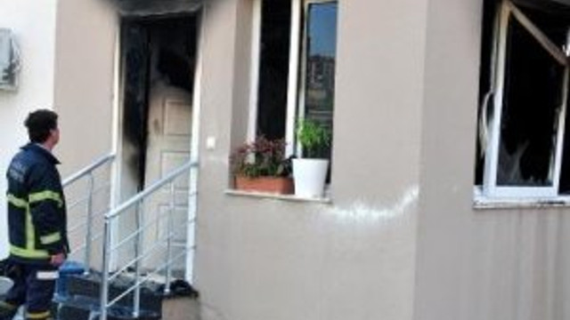 Apartman yönetimine kızıp evini yaktı