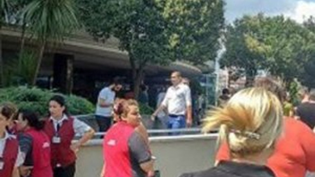 İstanbul'da ünlü AVM'de büyük panik !