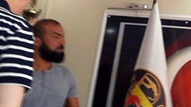 Baltayla belediye başkanının odasını bastı !