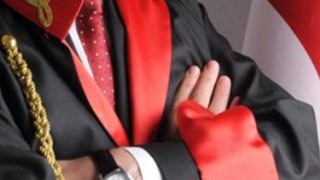Hakim ve savcılar cübbeleriyle Saray'a...